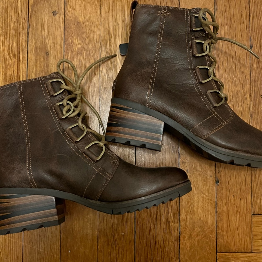 BRAND NEW WITH TAGS Sorel Cate Leather Waterproof lace up boots
